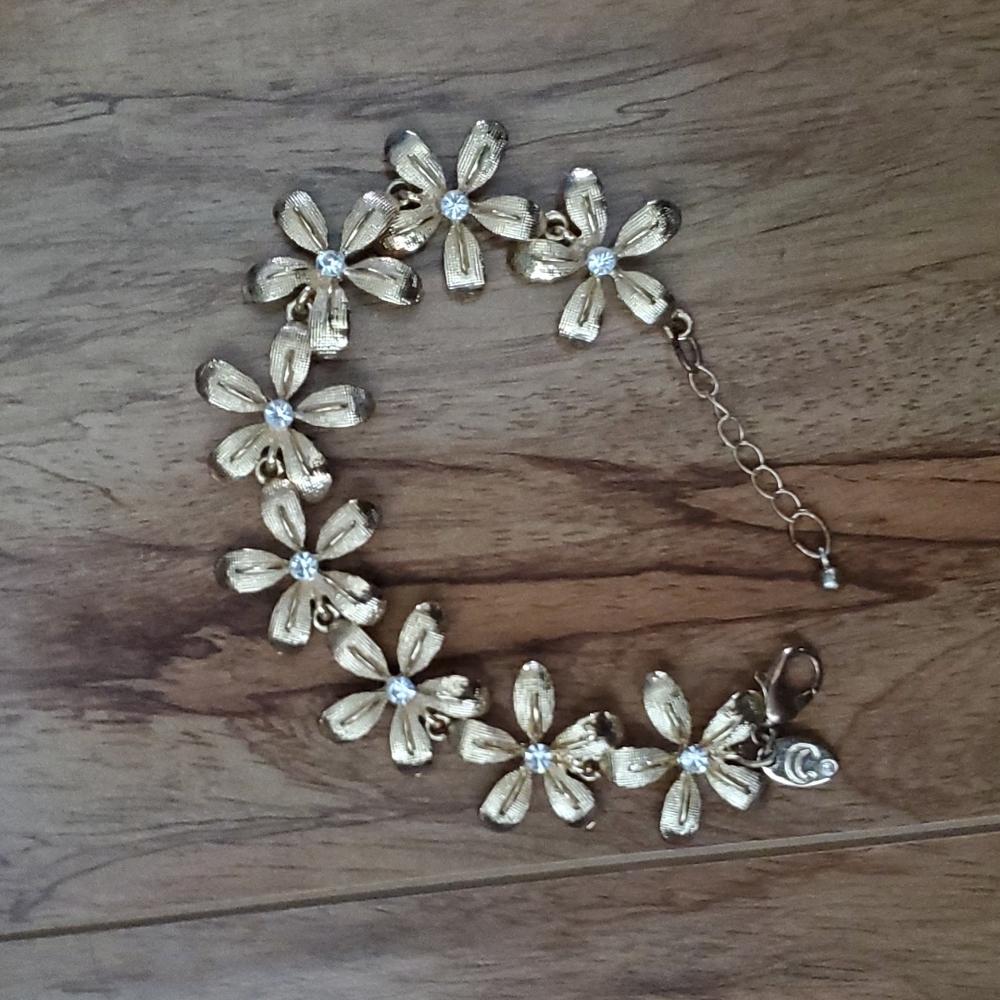 Daisy Gold Tone Rhinestone Bracelet